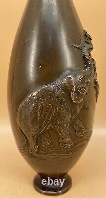 Beau vase en bronze japonais de l'ère Meiji avec des éléphants