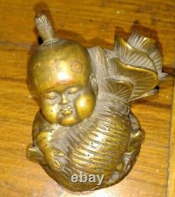 Belle sculpture en bronze japonaise antique de l'ère Meiji représentant un bébé enfant