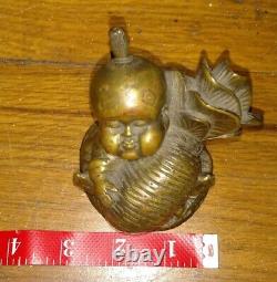 Belle sculpture en bronze japonaise antique de l'ère Meiji représentant un bébé enfant