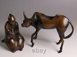 Brûleur d'encens en bronze japonais antique : un dieu chevauchant une vache, ère Meiji du XIXe siècle
