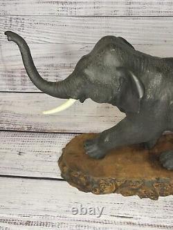 Énorme éléphant en bronze japonais vintage de l'époque Meiji de 20 pouces sur socle, pièce signée