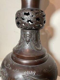 GRAND Vase sur pied en bronze japonais Meiji antique fait à la main avec dragon