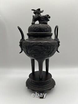 Période Meiji - Brûleur d'encens antique en bronze japonais du XIXe siècle avec Chien de Foo, 11,5 pouces de haut