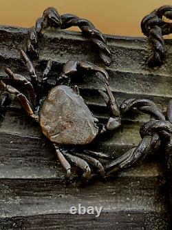 Rares et fins bronze japonais de l'ère Meiji Okimono de crabes sur le pont d'un navire