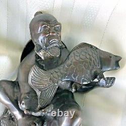 Sculpture antique japonaise Meiji koro Pêcheur Homme Carpe Bronze Koi Statue 9