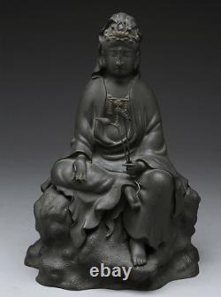 Sculpture en bronze de Kannon antique japonais sur une falaise, période Meiji