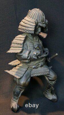 Sculpture en bronze de samouraï japonais en bronze à la cire perdue de l'art Meiji des années 1900.