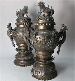 Superbe paire de grandes urnes en bronze japonais de l'ère Meiji avec des dragons, vers 1860, antiquité