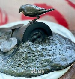 Tuile de toit antique en forme de moineau, sculpture en bronze Meiji représentant un oiseau sur un nénuphar