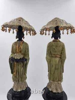 Une paire de sculptures japonaises en bronze Meiji très rares représentant des geishas japonaises