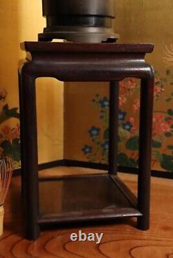 Vase Usubata Bonsai Ikebana en bronze japonais antique avec support en bois de l'époque Meiji