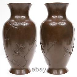 Vase en bronze de haute qualité de l'époque Meiji japonaise avec des fleurs - Ancien Japon Edo