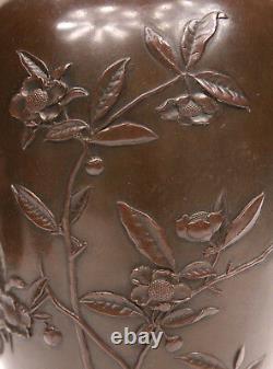 Vase en bronze de haute qualité de l'époque Meiji japonaise avec des fleurs - Ancien Japon Edo