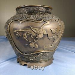 Vase en bronze de l'époque Meiji japonaise avec des grues