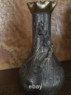 Vase en bronze japonais antique appliqué de fleurs de cerisier ère Meiji