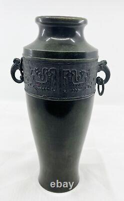 Vase en métal bronze ou laiton de l'époque Meiji japonaise avec poignées d'éléphant vintage