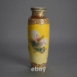 Vase en porcelaine antique Satsuma Meiji japonaise décorée de fleurs et de dorures de l'époque Meiji vers 1910