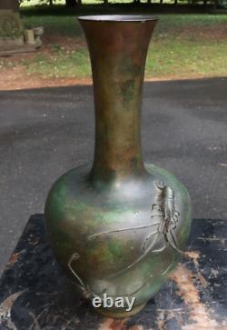Vase exceptionnel en bronze de l'époque Meiji japonaise signé