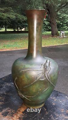 Vase exceptionnel en bronze de l'époque Meiji japonaise signé
