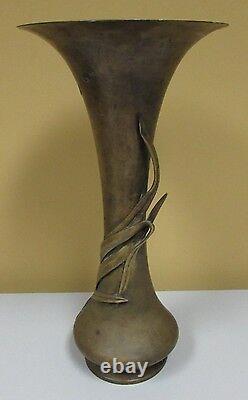 Vase floral en bronze de l'ère Meiji japonaise signé de l'époque Art Nouveau